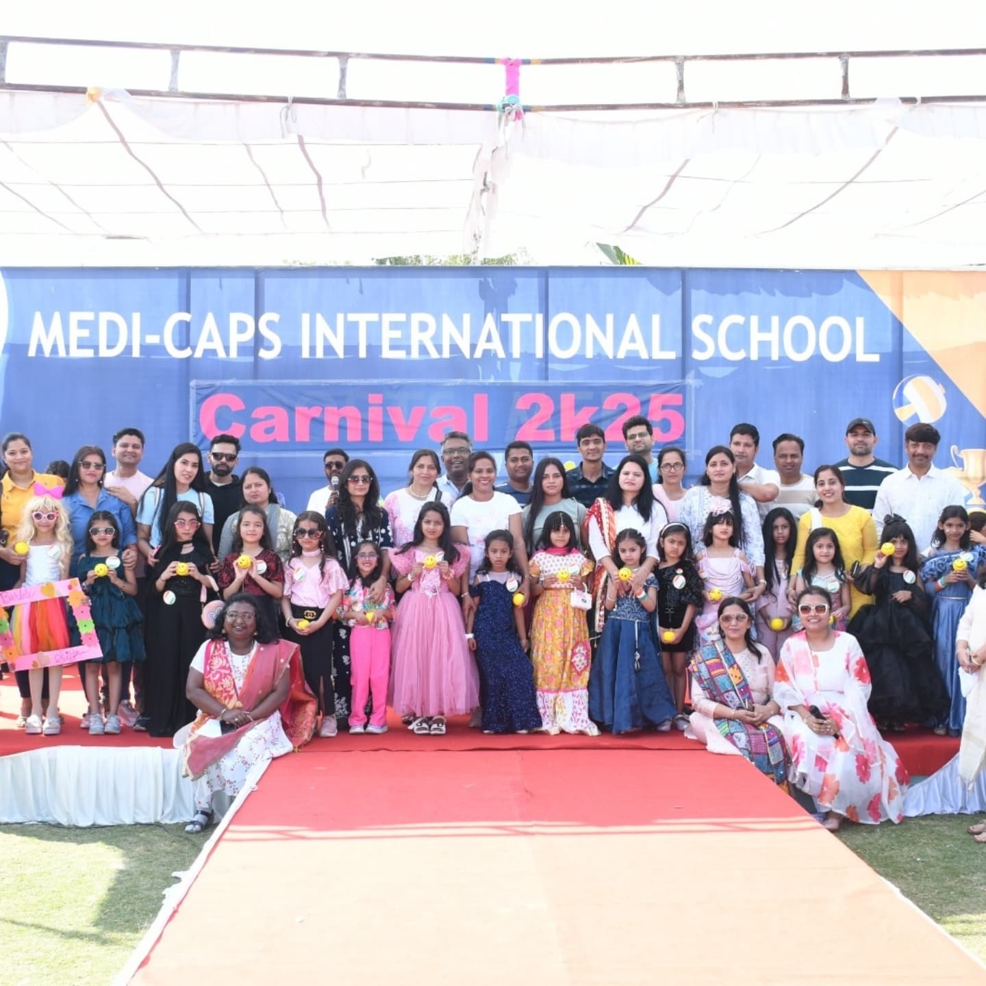 🎉🌈 Carnival 2K25 at Medicaps International School was an unforgettable celebration! 🌈🎉